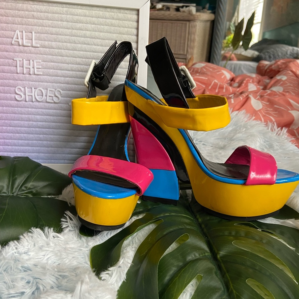Bucco Capensis neon strap heels